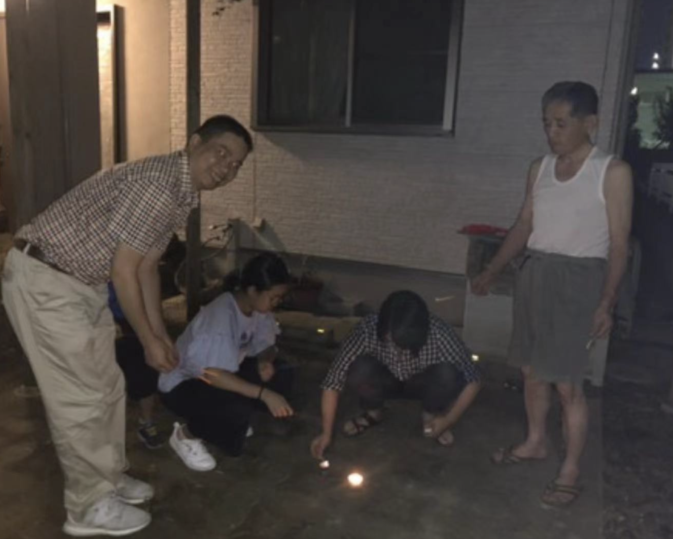 在客户家中一起放烟花